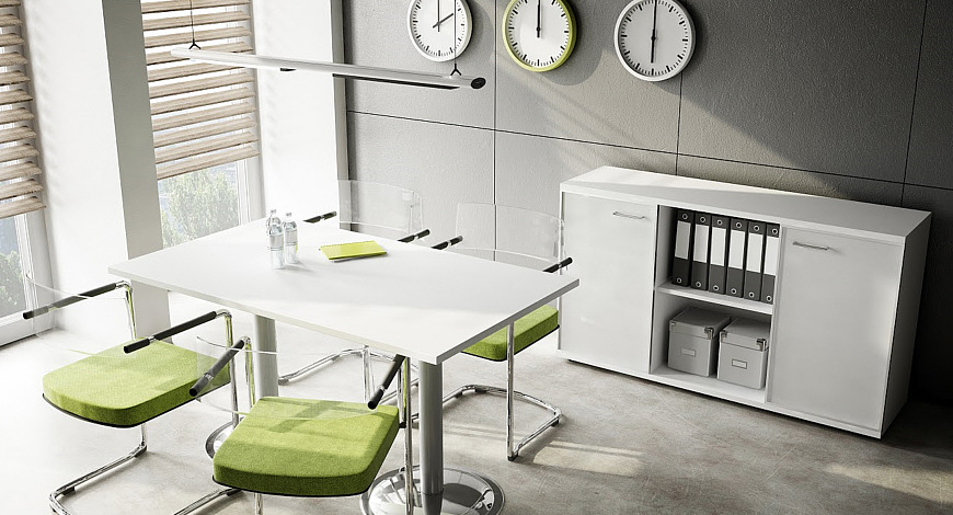 Biurko-stolik do pracy CODO na dwóch stopach chromowanych umożliwia pełną swobodę ruchów a z nowymi modelami szaf wnętrzu nadaje nowy wymiar office design?u